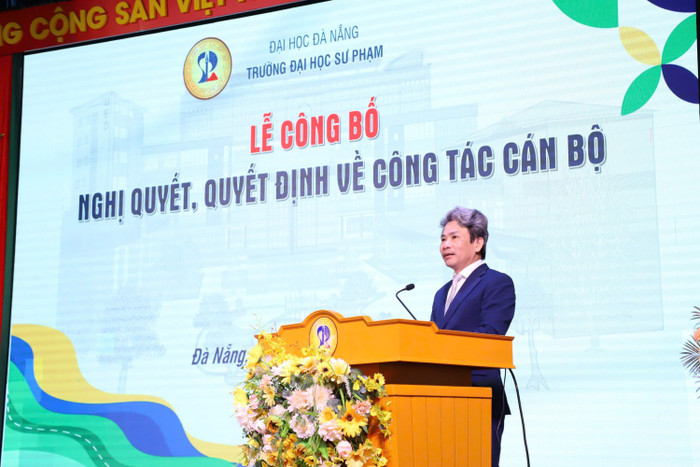 Phó Giáo sư, Tiến sĩ Võ Văn Minh - Hiệu trưởng Trường Đại học Sư phạm, Đại học Đà Nẵng phát biểu tại buổi lễ. ca73c024da8066de3f91.jpg
