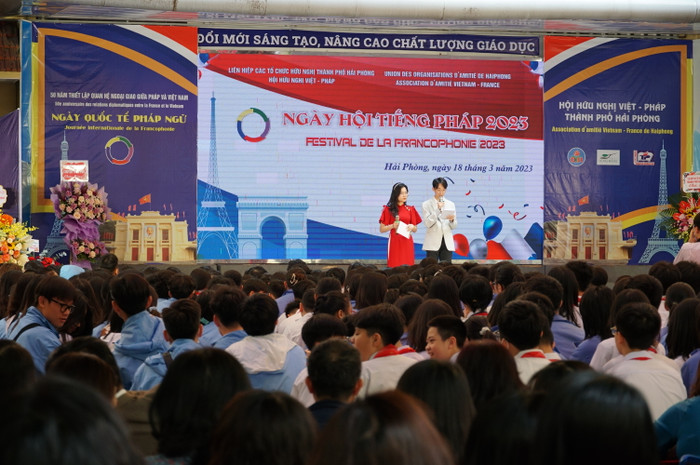 Ngày hội tiếng Pháp với sự tham gia của hàng trăm giáo viên, học sinh (Ảnh: Phạm Linh) Ngày hội tiếng Pháp với sự tham gia của hàng trăm giáo viên, học sinh (Ảnh: Phạm Linh)