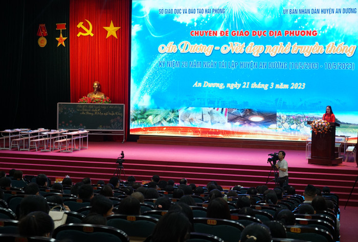 Uỷ ban nhân dân huyện An Dương tổ chức Chuyên đề giáo dục địa phương – An Dương, nét đẹp nghề truyền thống (Ảnh: Phạm Linh) Uỷ ban nhân dân huyện An Dương tổ chức Chuyên đề giáo dục địa phương – An Dương, nét đẹp nghề truyền thống (Ảnh: Phạm Linh)