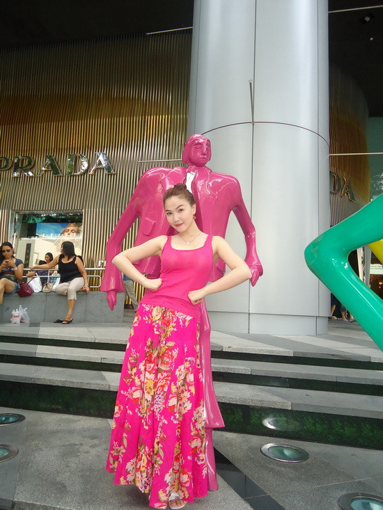 Quyết định ‘ăn Tết kỹ’, Quỳnh Thư không ngần ngại tự thưởng cho mình một chuyến du lịch dài ngày sang tận Singapore. Diện váy hoa trẻ trung, nữ tính và nổi bật, người mẫu kiêm diễn viên đã có những giây phút tung tẩy, khoe dáng nhí nhảnh trên đảo quốc sư tử (Theo VietNamNet) Quyết định ‘ăn Tết kỹ’, Quỳnh Thư không ngần ngại tự thưởng cho mình một chuyến du lịch dài ngày sang tận Singapore. Diện váy hoa trẻ trung, nữ tính và nổi bật, người mẫu kiêm diễn viên đã có những giây phút tung tẩy, khoe dáng nhí nhảnh trên đảo quốc sư tử (Theo VietNamNet)