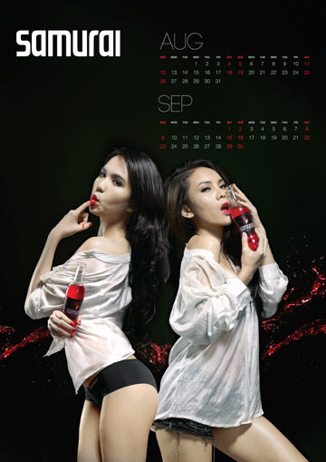 Vốn theo đuổi phong cách gợi cảm và bốc lửa, Yến Trang (bên phải) thể hiện rất tự nhiên sắc xuân tươi trẻ và quyến rũ qua biểu cảm của khuôn mặt, hình thể. Mong muốn của những người thực hiện bộ lịch là qua “vũ điệu đường cong” trong từng shoot hình, người xem cảm nhận được sắc xuân lồ lộ, sức sống căng đầy và khát khao mãnh liệt khi mùa xuân tới. Vốn theo đuổi phong cách gợi cảm và bốc lửa, Yến Trang (bên phải) thể hiện rất tự nhiên sắc xuân tươi trẻ và quyến rũ qua biểu cảm của khuôn mặt, hình thể. Mong muốn của những người thực hiện bộ lịch là qua “vũ điệu đường cong” trong từng shoot hình, người xem cảm nhận được sắc xuân lồ lộ, sức sống căng đầy và khát khao mãnh liệt khi mùa xuân tới.