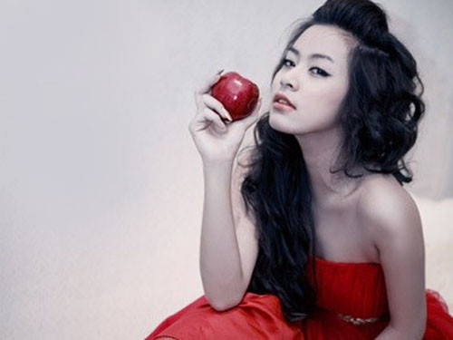 Hiện nay Hoàng Thùy Linh là một trong những nữ ca sĩ đắt show hàng đầu showbiz và mức cát - sê cao ngất. “Không chiêu trò, không phát ngôn gây shock… Hoàng Thùy Linh đang đi theo con đường “chậm và chắc” của riêng mình, cô sẽ còn tiến xa hơn trên con đường ca hát” - nhạc sĩ Quang Huy nhận định. (Theo Công Lý) Hiện nay Hoàng Thùy Linh là một trong những nữ ca sĩ đắt show hàng đầu showbiz và mức cát - sê cao ngất. “Không chiêu trò, không phát ngôn gây shock… Hoàng Thùy Linh đang đi theo con đường “chậm và chắc” của riêng mình, cô sẽ còn tiến xa hơn trên con đường ca hát” - nhạc sĩ Quang Huy nhận định. (Theo Công Lý)