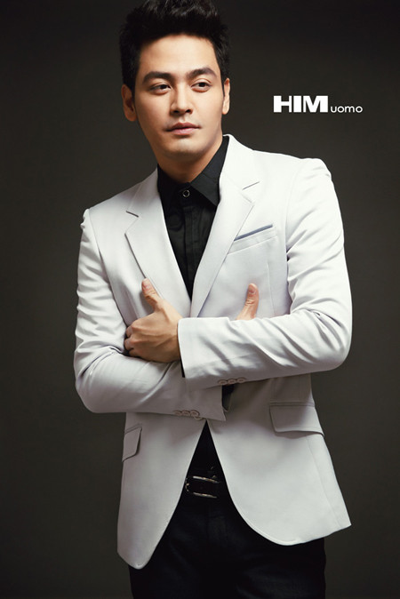 “Xin lỗi cả nhà vụ “không mặc quần”! Cái này chụp cách đây hai năm tự dưng bạn nào lại moi ra mua vui cho thiên hạ. Các bác cứ cười cho đời nó vui đi vì em xin hứa, xin thề, xin bảo đảm là không có lần hai đâu”, MC Phan Anh chia sẻ trên Facebook. Ngoài việc gửi lời xin lỗi chân thành tới mọi người, Phan Anh coi đây là một tai nạn đáng tiếc, một bài học đắt giá và hứa sẽ không bao giờ lặp lại. Thông điệp của Phan Anh trên Facebook nhận được nhiều "comment" thông cảm. (Theo Đất Việt) “Xin lỗi cả nhà vụ “không mặc quần”! Cái này chụp cách đây hai năm tự dưng bạn nào lại moi ra mua vui cho thiên hạ. Các bác cứ cười cho đời nó vui đi vì em xin hứa, xin thề, xin bảo đảm là không có lần hai đâu”, MC Phan Anh chia sẻ trên Facebook. Ngoài việc gửi lời xin lỗi chân thành tới mọi người, Phan Anh coi đây là một tai nạn đáng tiếc, một bài học đắt giá và hứa sẽ không bao giờ lặp lại. Thông điệp của Phan Anh trên Facebook nhận được nhiều "comment" thông cảm. (Theo Đất Việt)