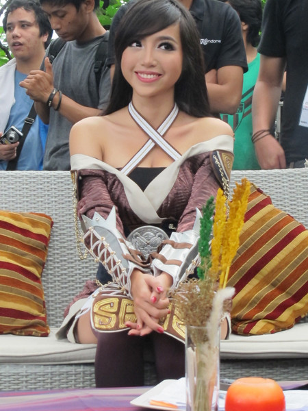 Elly Trần cảm thấy vui vì cô có thể chinh phục được khán giả ở Indonesia, đất nước vốn nổi tiếng nghiêm khắc về trang phục của phụ nữ. Elly Trần cho biết: “Ở đây gần như không có phụ nữ nào, kể cả nghệ sĩ được ăn mặc trang phục gợi cảm” (Theo Đất Việt)