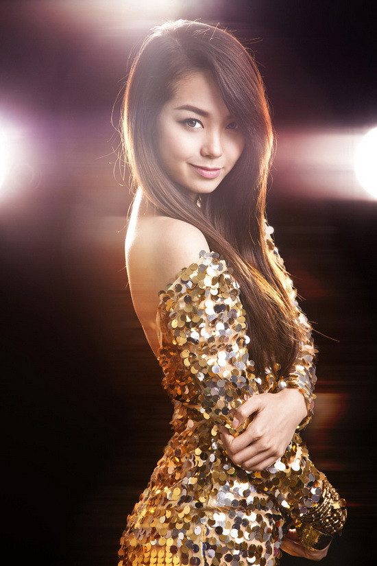 Năm 2011 vừa qua Minh Hằng đã trải qua nhiều scandal , nổi bật nhất là về vấn đề ăn mặc phản cảm. Tuy nhiên, theo cô: 'Tôi thích phong cách thời trang trẻ trung, có sexy nhưng sexy đúng độ tuổi, không quá phản cảm. Tôi không hở nhiều lắm đâu vì tôi không có gì để khoe. Tôi có chân không dài, eo không thon, người rất tròn nên không có gì để khoe cả" (Theo XZone) Xem thêm: Minh Hằng Năm 2011 vừa qua Minh Hằng đã trải qua nhiều scandal , nổi bật nhất là về vấn đề ăn mặc phản cảm. Tuy nhiên, theo cô: 'Tôi thích phong cách thời trang trẻ trung, có sexy nhưng sexy đúng độ tuổi, không quá phản cảm. Tôi không hở nhiều lắm đâu vì tôi không có gì để khoe. Tôi có chân không dài, eo không thon, người rất tròn nên không có gì để khoe cả" (Theo XZone) Xem thêm: Minh Hằng