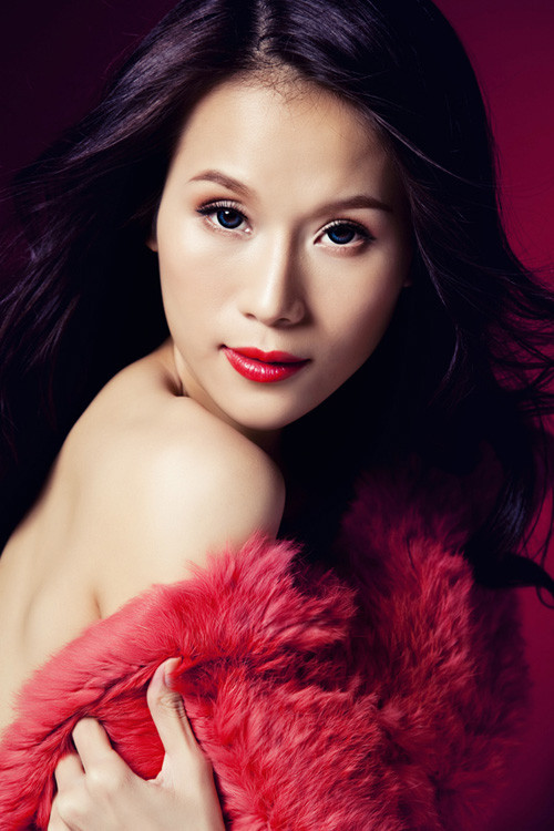 Dạo gần đây thấy Thái Hà khi thì sóng đôi cùng với Trương Thế Vinh, khi thì đi dự sự kiện cùng với Trương Nam Thành vậy ai sẽ là 'Phi Công trẻ' của cô? Dường như cô ko ngại khi làm ''máy bay bà già''. Á hậu Hà Nội chia sẻ ''Tình yêu rất khó nói trước, nếu là cái nợ cái duyên mà mình phải đón lấy. Còn vấn đề có ngại yêu trai trẻ hay không thì đối với tôi đó không phải là chuyện lớn, quan trọng là sự hòa hợp''.( Theo Tin Tức Online) Dạo gần đây thấy Thái Hà khi thì sóng đôi cùng với Trương Thế Vinh, khi thì đi dự sự kiện cùng với Trương Nam Thành vậy ai sẽ là 'Phi Công trẻ' của cô? Dường như cô ko ngại khi làm ''máy bay bà già''. Á hậu Hà Nội chia sẻ ''Tình yêu rất khó nói trước, nếu là cái nợ cái duyên mà mình phải đón lấy. Còn vấn đề có ngại yêu trai trẻ hay không thì đối với tôi đó không phải là chuyện lớn, quan trọng là sự hòa hợp''.( Theo Tin Tức Online)