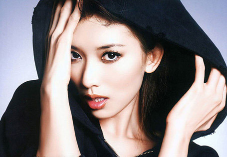 Lâm Chí Linh cũng là một trong những người đẹp "phòng không"