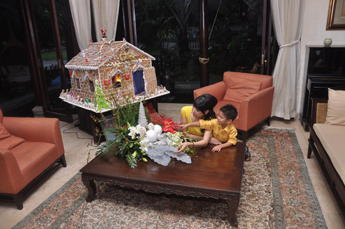 Góc nhà bình yên của Hà Kiều Anh ảnh 2 Bận rộn với công việc kinh doanh và tham gia vào các sự kiện văn hóa, giải trí, Hà Kiều Anh vẫn có thể dành hàng giờ để chơi và trò chuyện với con.