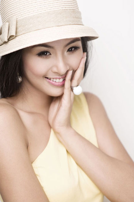 ''Hân thích đi xem bói lắm và thường đi với Mai Phương Thúy nhưng chỉ là xem cho vui thôi. Xem xong người ta nói những điều tốt thì tin, còn xấu thì không tin nữa'', Hoa hậu Ngọc Hân kể.( Theo Đất Việt)