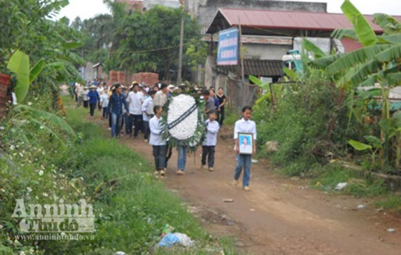 Thê lương 3 bé gái chết đuối trong hố nước công trường ảnh 4 Thê lương 3 bé gái chết đuối trong hố nước công trường ảnh 4