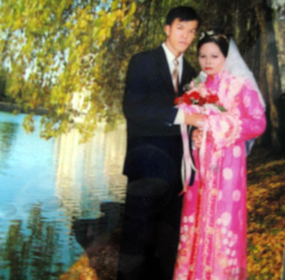 Niềm hạnh phúc bên chồng trong ngày cưới của Mai.