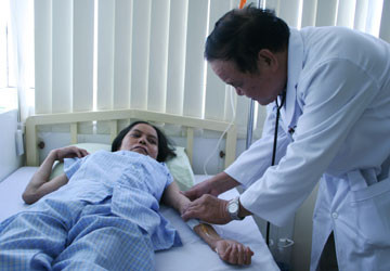 Thiếu nữ thành bà lão” tại Hội An đang mắc nhiều bệnh khác ảnh 1