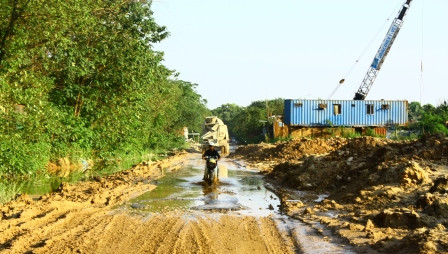 Phải những ai dũng cảm lắm mới dám đi qua con đường này. Phải những ai dũng cảm lắm mới dám đi qua con đường này.