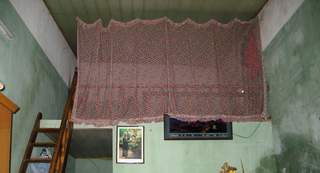 Căn gác xép nơi N nhiều lần bị cưỡng bức Căn gác xép nơi N nhiều lần bị cưỡng bức