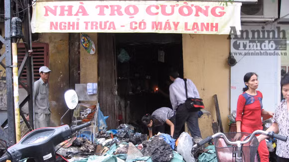 Cửa hàng tạp hóa xảy cháy nằm trên phố Phủ Doãn