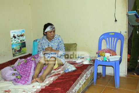 Nạn nhân Ngọc đã khóc và chân tay co quắp lại vì bị tụt canxi. Nạn nhân Ngọc đã khóc và chân tay co quắp lại vì bị tụt canxi.