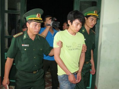 Lê Văn Luyện diễn lại hành vi giết người trong trại giam ảnh 1 Lê Văn Luyện diễn lại hành vi giết người trong trại giam ảnh 1