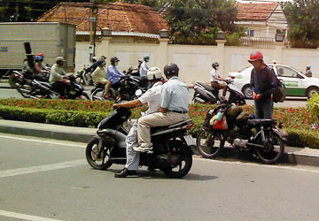 Tái diễn trò lừa bằng cách xin tiền đổ xăng ảnh 1