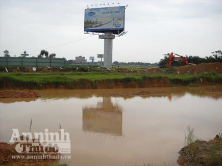 Thê lương 3 bé gái chết đuối trong hố nước công trường ảnh 1 Thê lương 3 bé gái chết đuối trong hố nước công trường ảnh 1