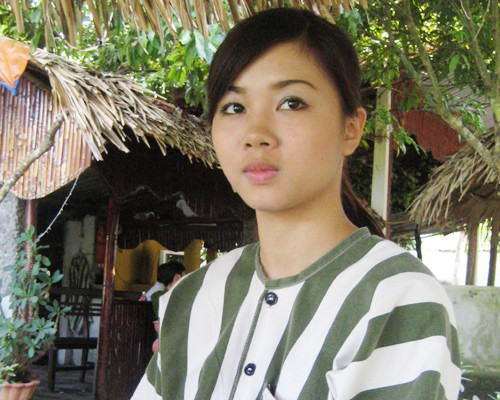 Khuôn mặt xinh đẹp của "kiều nữ ngây thơ" Nguyễn Thị Hạnh. Khuôn mặt xinh đẹp của "kiều nữ ngây thơ" Nguyễn Thị Hạnh.