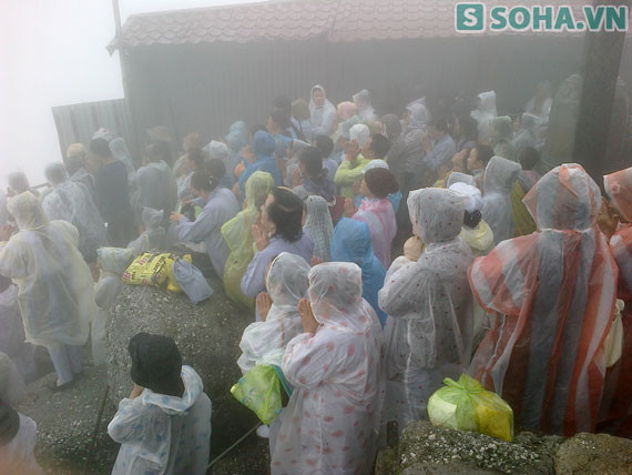 Đoàn phật tử từ khắp các địa phương trong Nam ngoài Bắc hay tin thầy hành trì đã tụ về Yên Tử theo thầy niệm Phật hộ trì cho thầy Tâm Mẫn. Đoàn phật tử từ khắp các địa phương trong Nam ngoài Bắc hay tin thầy hành trì đã tụ về Yên Tử theo thầy niệm Phật hộ trì cho thầy Tâm Mẫn.