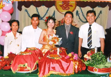 Cô dâu Việt ôm hai con nhảy lầu tự tử: Nghi do chồng bạo hành ảnh 1