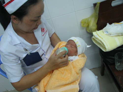 Nữ công nhân vứt con: Sẽ truy tố cha đứa bé ảnh 1 Nữ công nhân vứt con: Sẽ truy tố cha đứa bé, Tin tức trong ngày, nu cong nhan vut con, de con, vut con thung rac, be so sinh, bac si, benh vien, khu cong nghiep, nha tro, be trai, cham soc, tre em, bao ve, tin tuc, tin nhanh, tin hot, vn