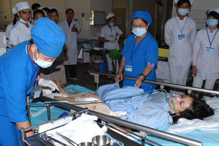 Đến sáng 23.5, sức khỏe của 3 người bị thương đã có dấu hiệu phục hồi nhưng vẫn đang trong tình trạng phải theo dõi chặt chẽ Đến sáng 23.5, sức khỏe của 3 người bị thương đã có dấu hiệu phục hồi nhưng vẫn đang trong tình trạng phải theo dõi chặt chẽ