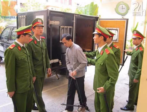 Y án tử hình đối với "sát thủ thuốc nổ", Tin tức trong ngày, no xe o bac ninh, no xe may o bac ninh, cai thuoc no giet nguoi, sat thu thuoc no, nguyen duc tiem, cai thuoc no, chay xe, bac ninh, chi dau, chau gai, em re, bao, tin tuc, tin nhanh, vn