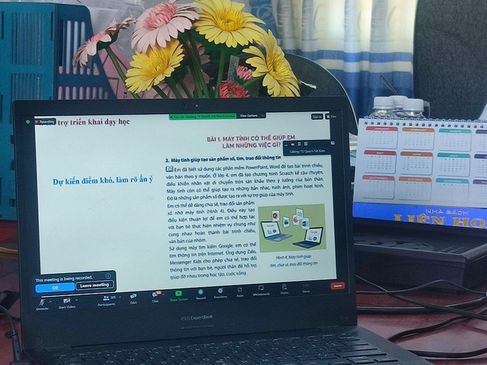 Giáo viên tham dự buổi hội thảo giới thiệu sách trực tuyến (Ảnh Đỗ Quyên) gdvn-hội thảo giới thiệu sách.jpg