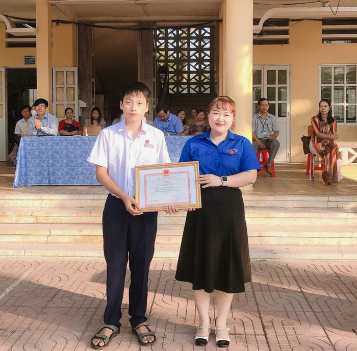 Em Thái Nguyên Trung, học sinh Trường Trung học cơ sở Tân An, thị xã La Gi, tỉnh Bình Thuận (Ảnh P.T) Trung.jpg