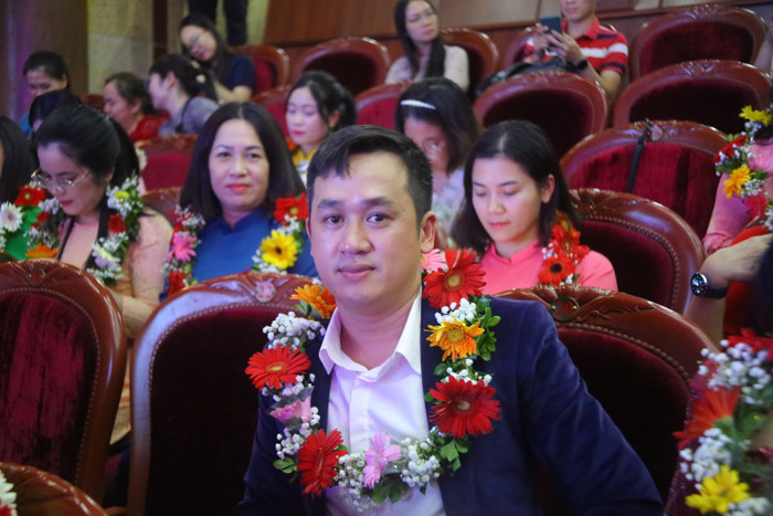 Thầy Trần Công Nam công tác tại Trường Tiểu học và Trung học cơ sở Hồng Thuỷ, huyện A Lưới, tỉnh Thừa - Thiên Huế. (Ảnh: Thu Thủy) GDVN_FM5A0795.JPG