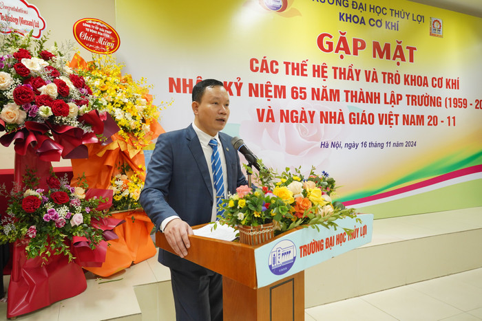 Phó Giáo sư, Tiến sĩ Đoàn Yên Thế - Trưởng khoa Cơ khí, Viện trưởng Viện Nghiên cứu Ứng dụng Công nghệ và Hợp tác Doanh nghiệp, Trường Đại học Thuỷ lợi. (Ảnh: Website nhà trường) 467509699_1093547676105294_271470855362214321_n.jpg