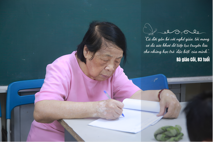 Bà giáo Nguyễn Thị Côi, 83 tuổi đã dạy lớp học miễn phí được 30 năm nay. (Ảnh: Thu Thuỷ) gdvn_ANH1.png