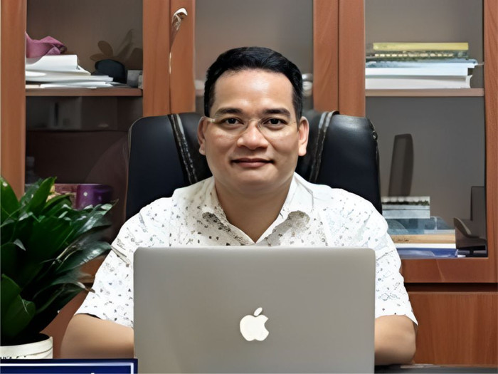 Tiến sĩ Nguyễn Văn Thích - Phó Viện trưởng Viện Nghiên cứu Khoa học và Công nghệ Ngân hàng, Trường Đại học Ngân hàng thành phố Hồ Chí Minh. (Ảnh: Website Viện Đào Tạo Quốc Tế SaigonISB - Trường Đại Học Ngân hàng thành phố Hồ Chí Minh) Thiết kế chưa có tên (7).png