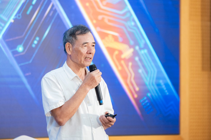 TS Lê Trường Tùng – Chủ tịch Hội đồng trường Trường ĐH FPT công bố chương trình đào tạo lực lượng dự bị chiến lược của Trường Đại học FPT, gọi tắt là chương trình KS57. (1).JPG