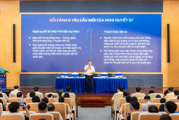 TS Lê Trường Tùng – Chủ tịch Hội đồng trường Trường ĐH FPT công bố chương trình đào tạo lực lượng dự bị chiến lược của Trường Đại học FPT, gọi tắt là chương trình KS57..JPG