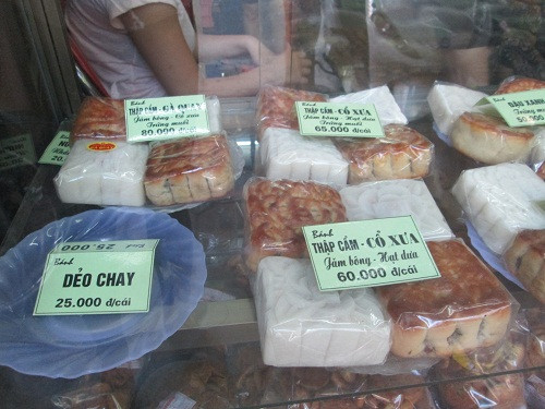 Giá mỗi chiếc bánh từ 25.000 - 80.000 đồng. Giá mỗi chiếc bánh từ 25.000 - 80.000 đồng.