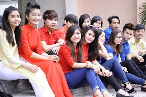 Những sinh viên ngành văn hóa nghệ thuật hệ cao đẳng cần một bậc học cao hơn là Đại học để rèn luyện thêm năng khiếu của mình. Những sinh viên ngành văn hóa nghệ thuật hệ cao đẳng cần một bậc học cao hơn là Đại học để rèn luyện thêm năng khiếu của mình.