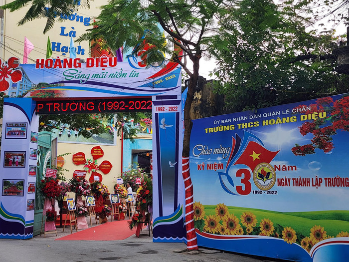Sau 30 năm xây dựng – trưởng thành – phát triển Trường Trung học cơ sở Hoàng Diệu đã trở thành địa chỉ tin cậy của các bậc phụ huynh, học sinh xa gần (Ảnh: Phạm Linh)