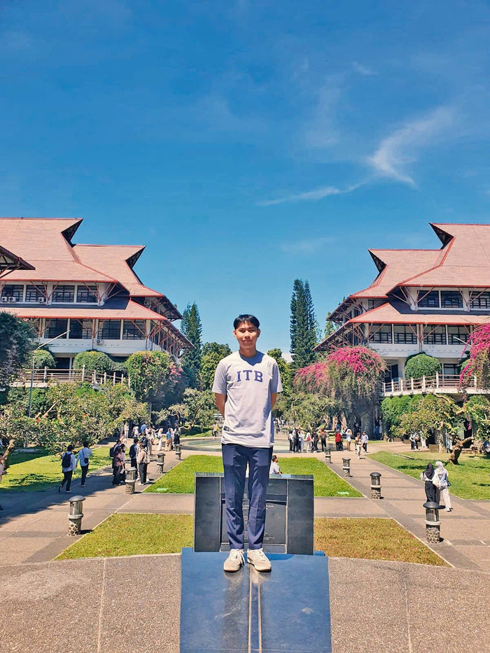 Cựu sinh viên Lê Anh Tuấn - ngành Công nghệ Hàng không Vũ trụ, Trường Đại học Công nghệ (Đại học Quốc gia Hà Nội). Ảnh: NVCC. 494405639_677783564998694_3786008886750576589_n.jpg