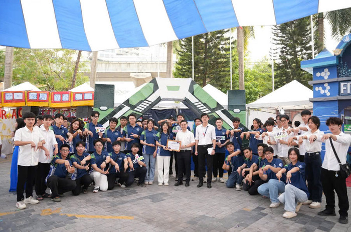 Gian trại Viện Trí tuệ nhân tạo tại Lễ kỷ niệm 20 năm thành lập (2004-2024) và 25 năm ngày truyền thống (1999-2024) của Trường Đại học Công nghệ. Ảnh: NTCC. z6370211995134_792ed47b6f453cdeb01bca7cb4bc7ed1.jpg