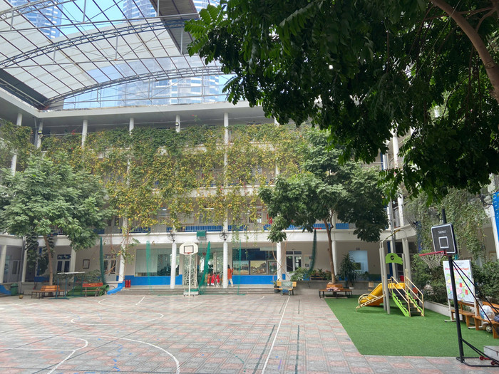 Khuôn viên bên trong Trường Tiểu học Jean Piaget. Ảnh: Trần Trang. z6226647210130_eacf824e66574ee5fee63694d21d5667.jpg