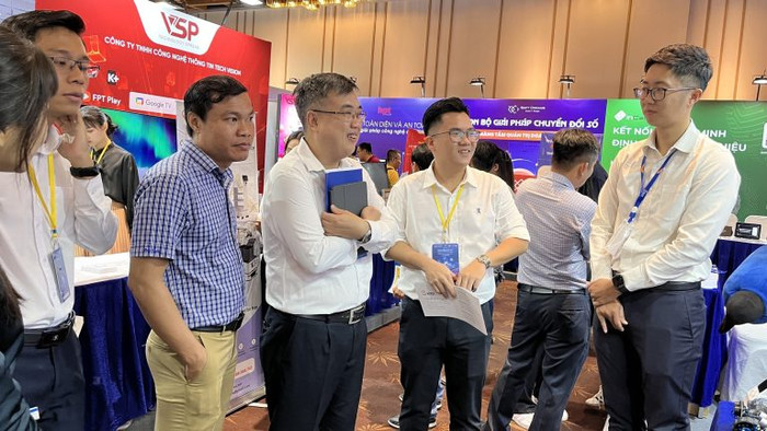 Là đơn vị về giáo dục duy nhất tại Triển lãm, KDI Education nhận được sự quan tâm lớn từ các chuyên gia chuyển đổi số cũng như các bậc phụ huynh. 464309543_1113495053985767_4039740967873724323_n-768x432.jpg