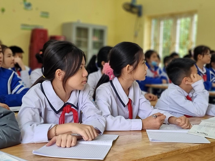 Hiệu trưởng một số trường trung học cơ sở ở Hải Phòng cho rằng giáo viên, phụ huynh học sinh cần trở thành "bạn" trên không gian mạng của học sinh (Ảnh minh hoạ: Phạm Linh) Hiệu trưởng một số trường trung học cơ sở ở Hải Phòng cho rằng giáo viên, phụ huynh học sinh cần trở thành "bạn" trên không gian mạng của học sinh (Ảnh minh hoạ: Phạm Linh)