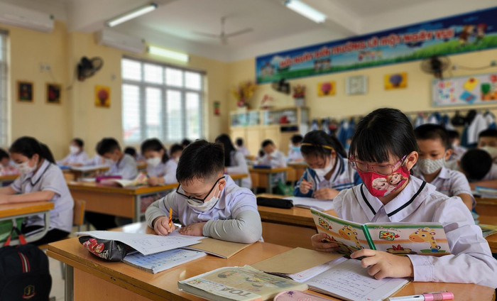 Trường Tiểu học Quán Toan đẩy mạnh việc khoanh vùng tiếp xúc của học sinh (Ảnh: Phạm Linh)