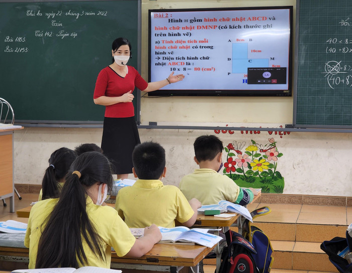 Trường Tiểu học Trần Văn Ơn tổ chức cho phụ huynh đăng ký ăn bán trú trên tinh thần tự nguyện (Ảnh: Phạm Linh)