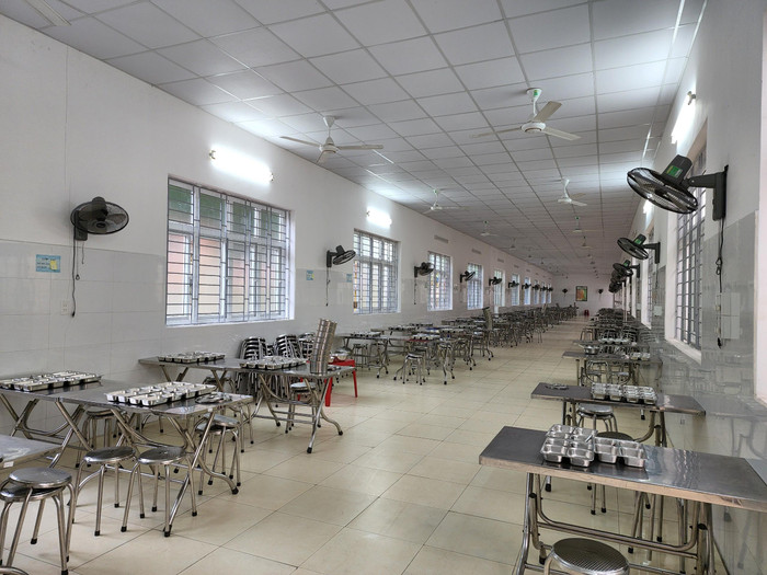 Khu vực nhà ăn của Trường Tiểu học Quán Toan (Ảnh: Phạm Linh)
