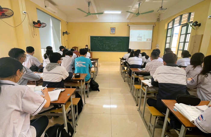 Trường Trung học phổ thông Trần Nguyên Hãn tổ chức dạy học tổ hợp đảm bảo các nguyên tắc về mục tiêu, yêu cầu phẩm chất, năng lực của chương trình Giáo dục phổ thông 2018 đồng thời đảm bảo mục tiêu giáo dục của nhà trường (Ảnh: Phạm Linh) Trường Trung học phổ thông Trần Nguyên Hãn tổ chức dạy học tổ hợp đảm bảo các nguyên tắc về mục tiêu, yêu cầu phẩm chất, năng lực của chương trình Giáo dục phổ thông 2018 đồng thời đảm bảo mục tiêu giáo dục của nhà trường (Ảnh: Phạm Linh)