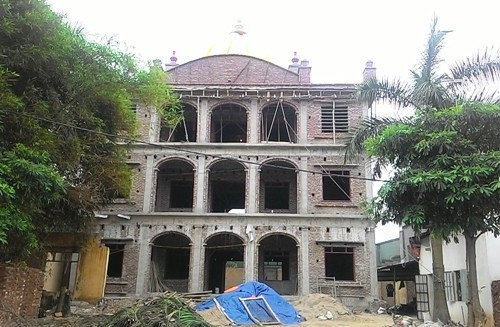 ...Và, công trình này đều năm trên 1 thửa đất, một chủ nhân thuê nhưng 2 người khác sử dụng.